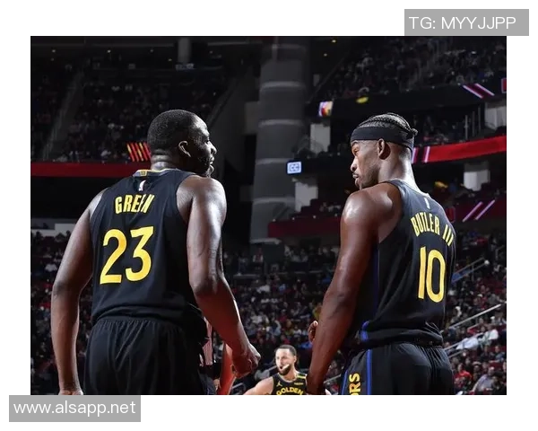 勇士队与纽约尼克斯激战正酣谁能在这场对决中笑到最后 勇士队与纽约尼克斯激战正酣谁能在这场对决中笑到最后